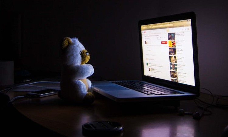 7 Tips to Deal with Blurry Vision Caused by Smartphones and Laptops