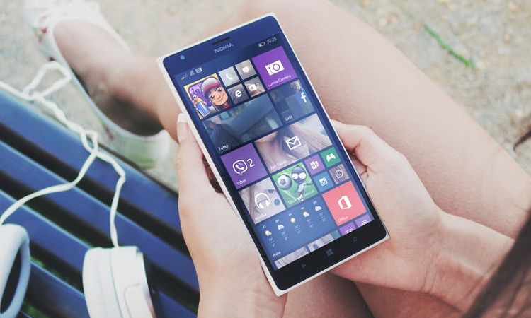 Top 5 Overvalued Smartphone Features in 2018