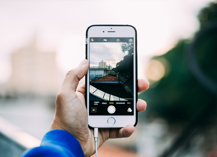 DSLR Vs Smartphone Camera: Which One Wins the Photography Battle?