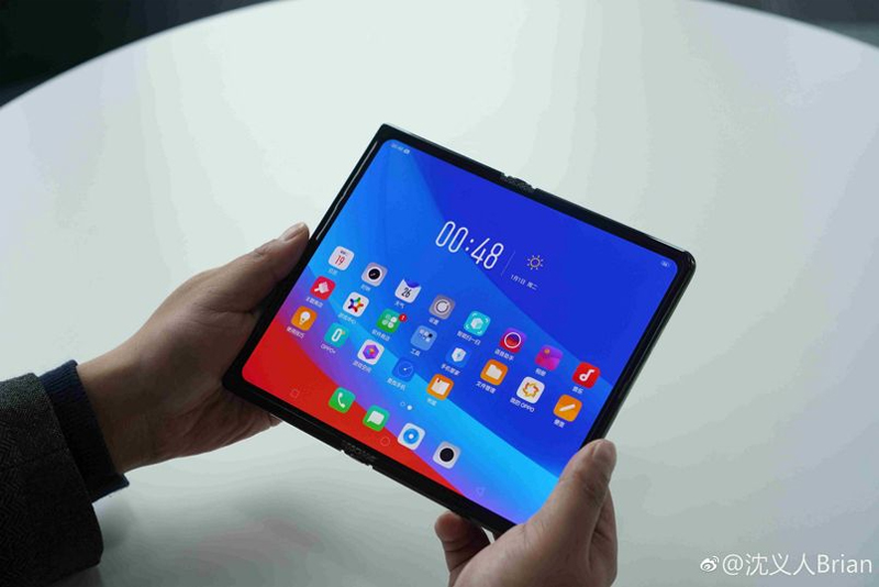 Oppo Foldable Smartphone Prototype Reveals Design & Features 